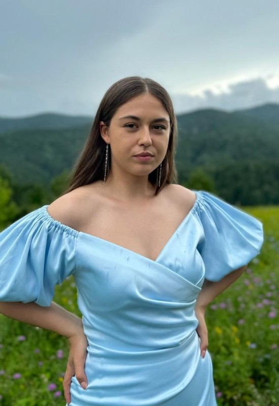 Irina • 24 • Russie