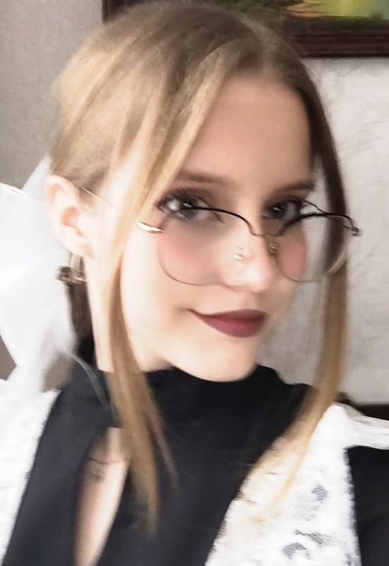 Anastasia • 17 • Russie