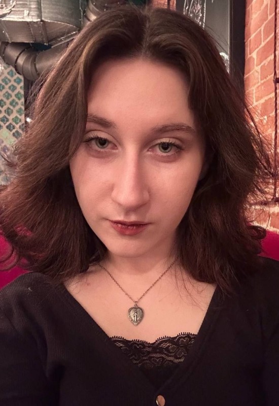 Diana • 18 • Russia