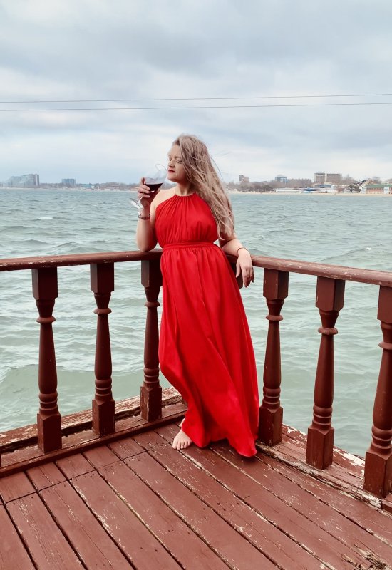 Elena • 46 • Russia