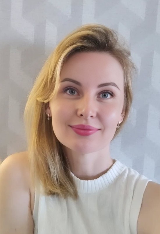 Ekaterina • 38 • Russie