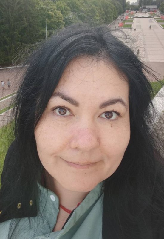 Anna • 36 • France