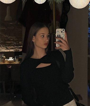 Anna, 26