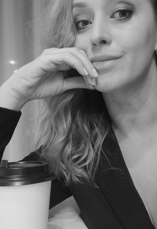 Yana • 38 • Russie