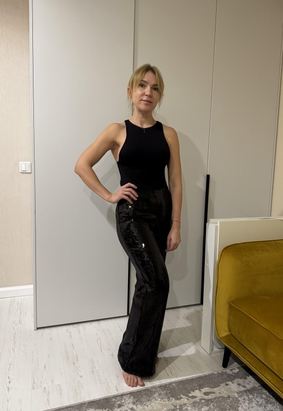 Regina • 40 • Germany