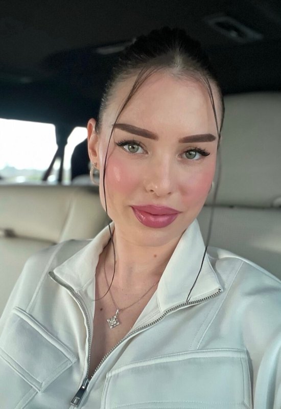 Victoria • 31 • Emirats