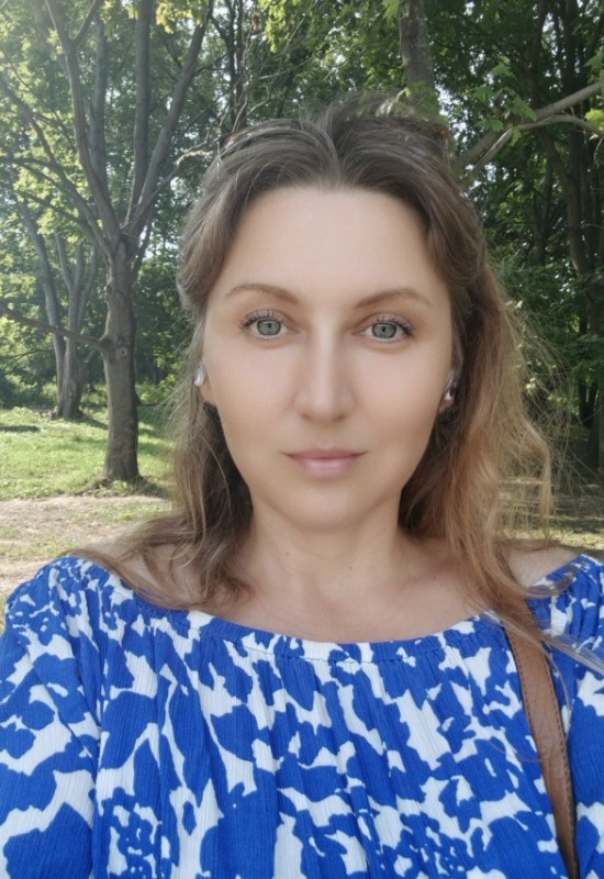 Elena • 45 • Russia