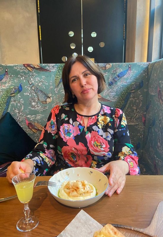 Elena • 48 • Russie