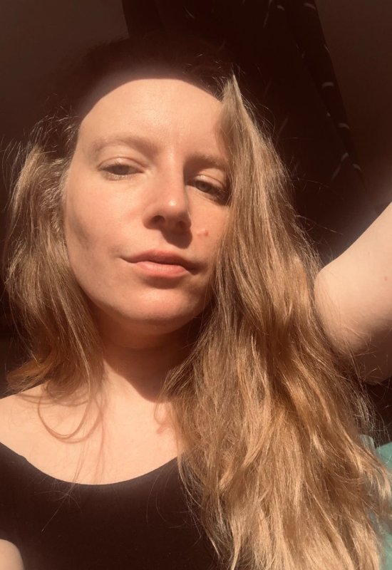 Yelena • 33 • France