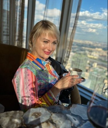 Valentina, 37