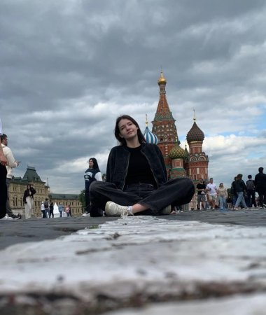 Elya, 19