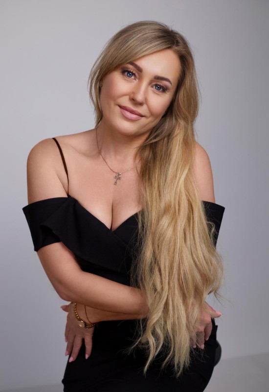 Olena • 50 • Україна