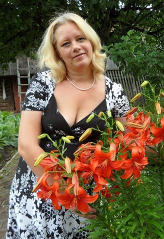 Elena • 49 • Russia