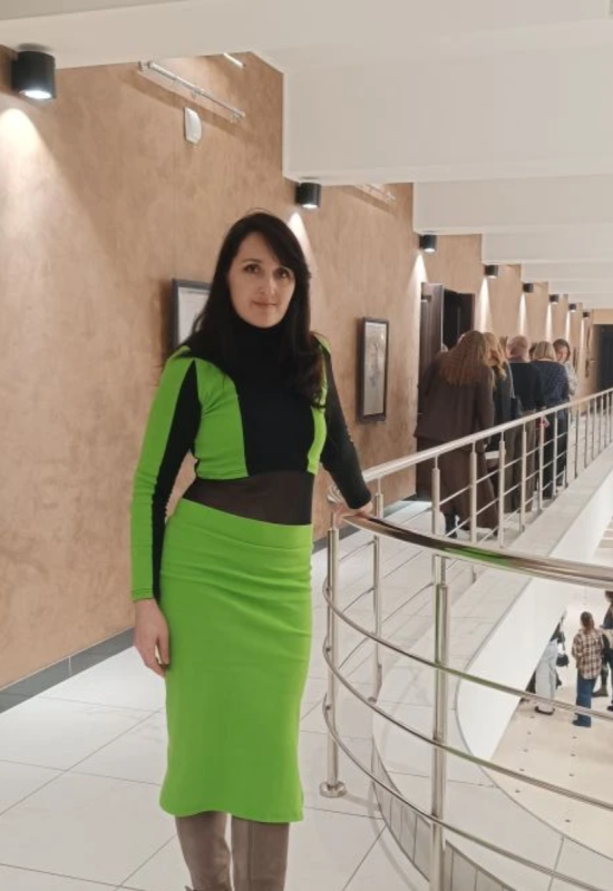 Elena • 39 • Russia