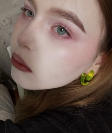 Assia, 18
