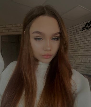 Alexandra, 22