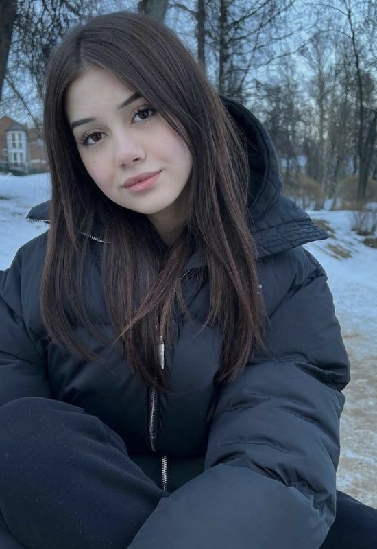 Eva • 17 • Russie