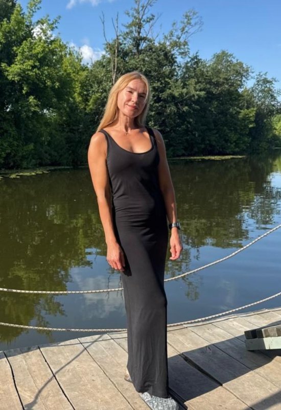 Gina • 40 • Russia