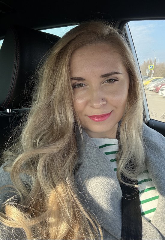 Daria • 35 • Russia