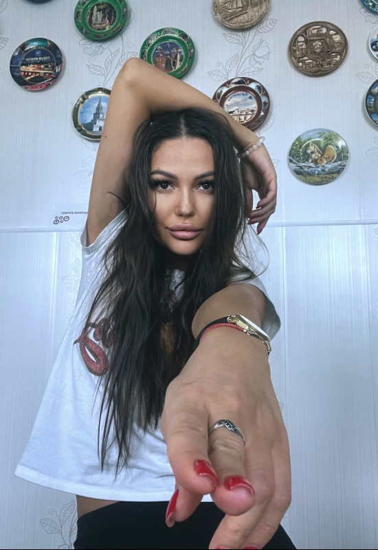 Ella • 38 • Russia