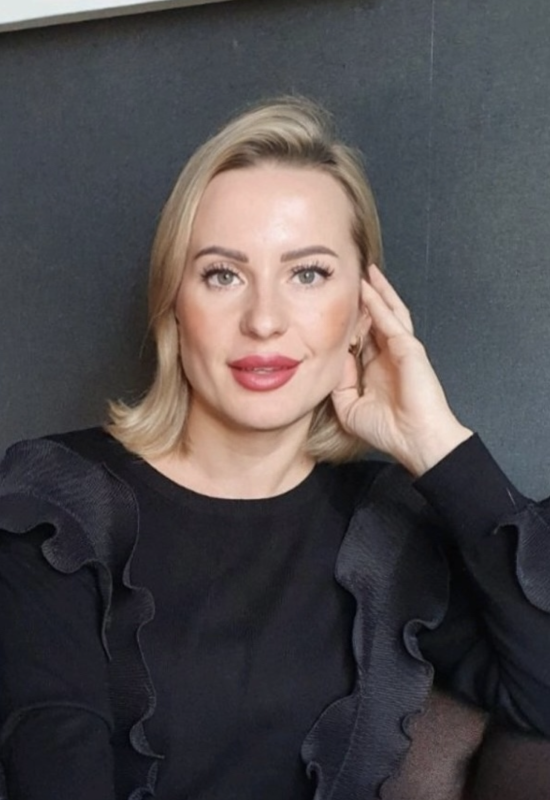 Alina • 36 • Ukraine