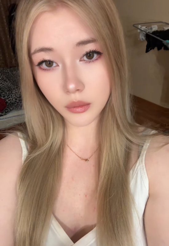 Yana • 18 • Russia