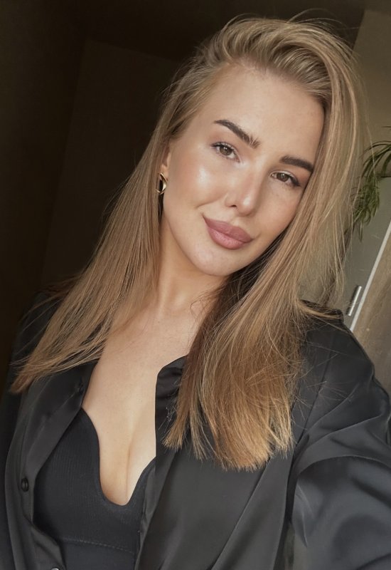 Alina • 24 • Russia