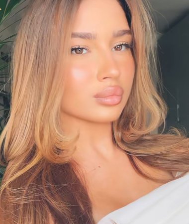 Polina, 19