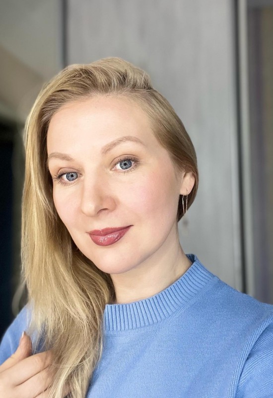 Anna • 46 • Russia