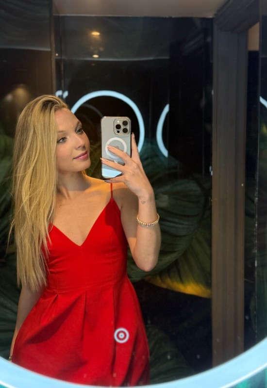 Nastia • 26 • France