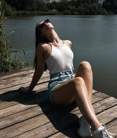 Yana, 27