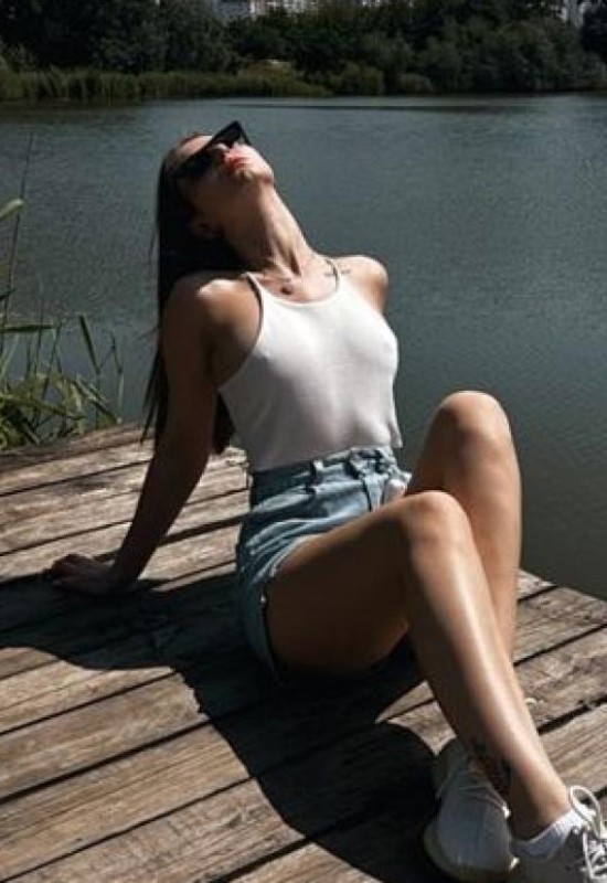 Yana • 27 • Ukraine