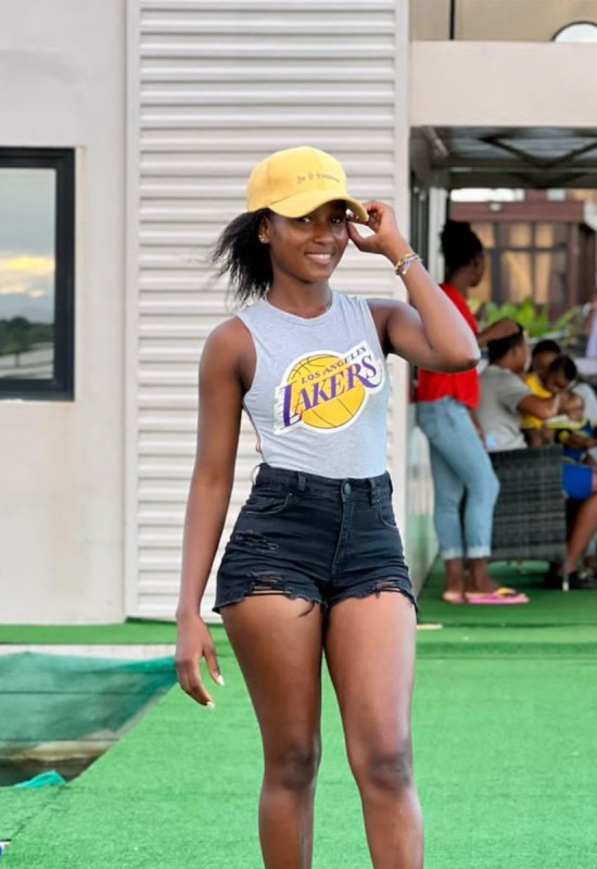 Anaica • 24 • Madagascar