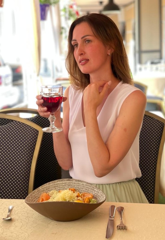 Marina • 43 • Росія