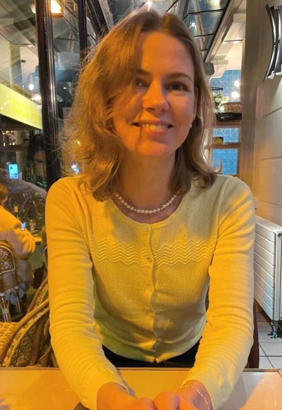 Nastya • 35 • France