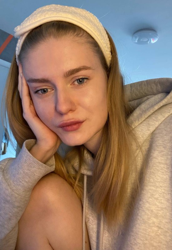 Olesia • 27 • Ukraine