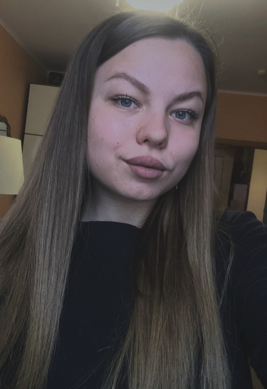 Vanessa • 25 • Russia