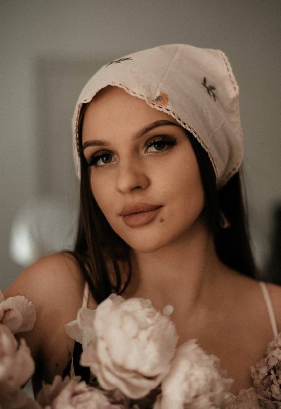 Viktoriia • 26 • Ukraine