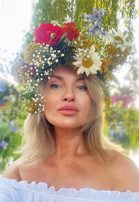 Anna • 56 • Ukraine