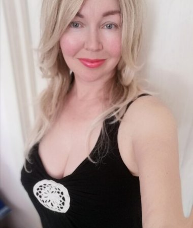 Alla, 44