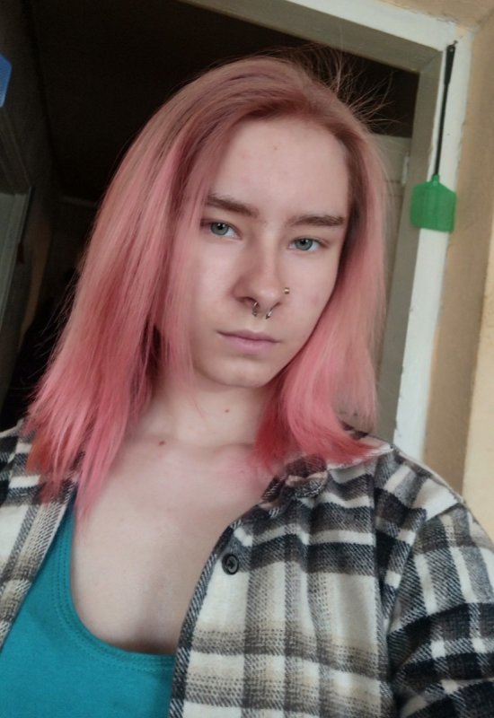 Anya • 21 • Ukraine