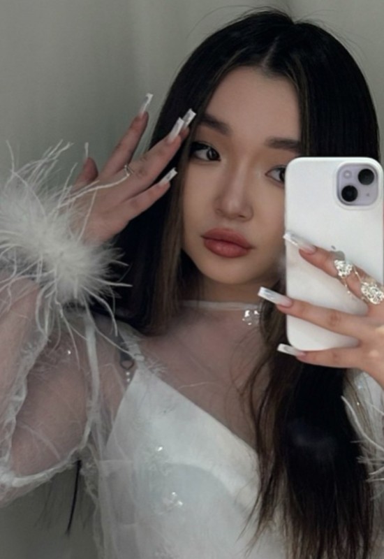 Evelina • 20 • Russia