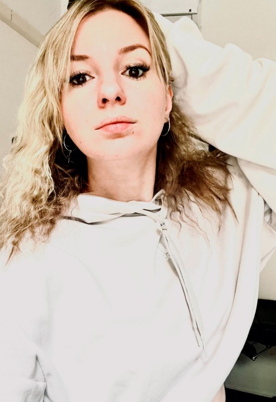 Elya • 38 • France