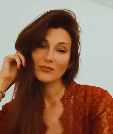 Elena, 43