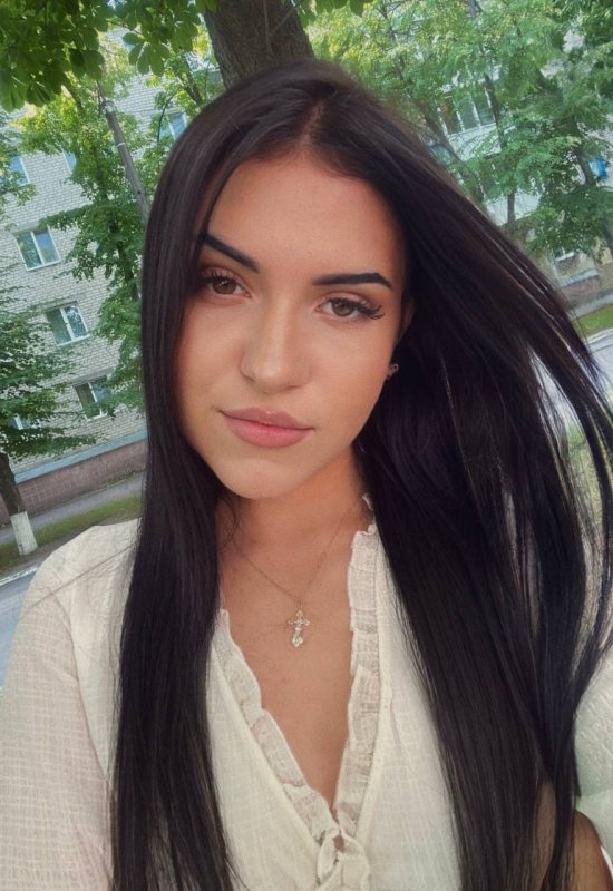 Daria • 18 • Poland