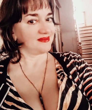 Laura, 49