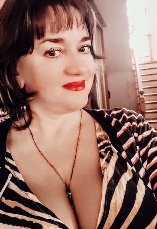 Laura • 49 • Russia