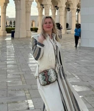 Anna, 48