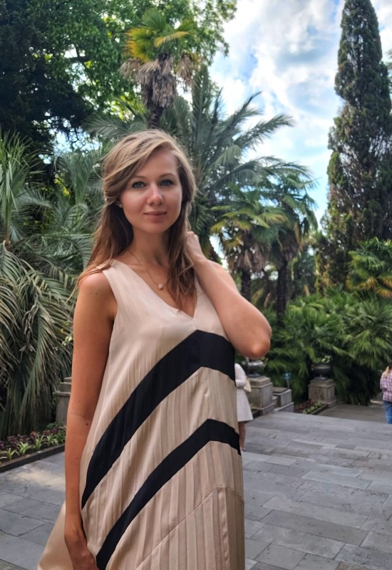 Elena • 39 • Russia