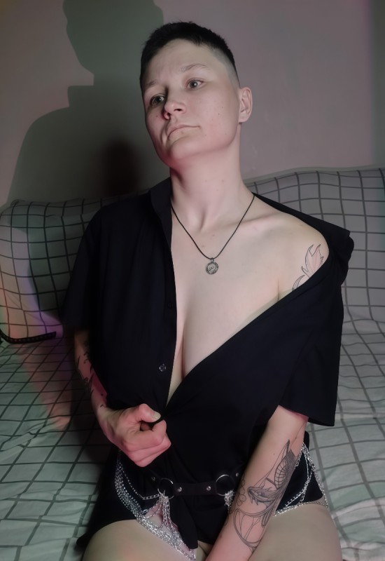 Elena • 25 • Росія